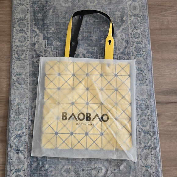 Bao Bao Issey Miyake Vinyl Prism Tote Bag - Picture 8 of 8